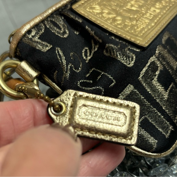 EUC Coach Poppy Story Patch Black Gold Wristlet - Picture 5 of 7
